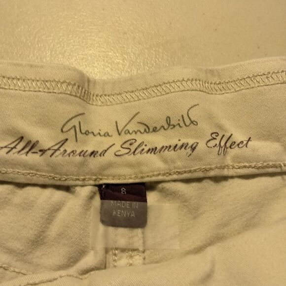 "Gloria Vanderbilt" woman's all around slim affect shorts. - Picture 5 of 7